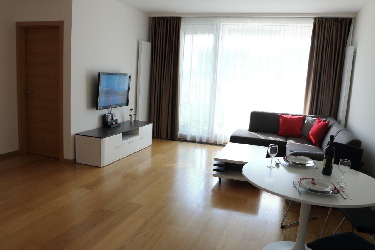 Panorama City Apartment With Free Parking Bratislava Extérieur photo