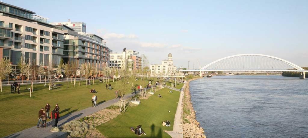 Panorama City Apartment With Free Parking Bratislava Extérieur photo