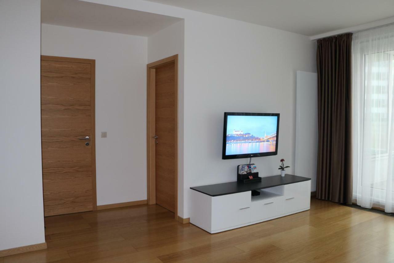 Panorama City Apartment With Free Parking Bratislava Extérieur photo